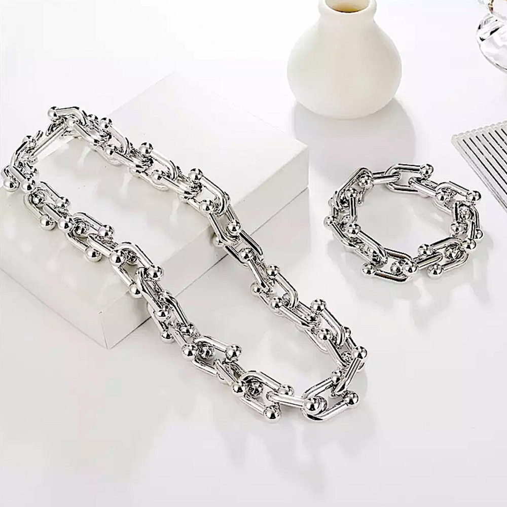 Silver U Link Horseshoe Bracelet - Picture 2 of 3
